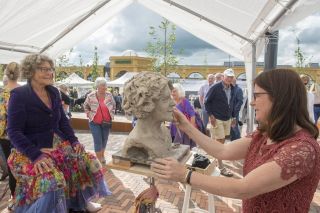 Podium Platteland - workshop beeldhouwen tijdens festival